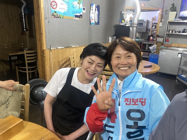 "일방통행의 강력한 제동 장치 역할을 할 것"이라는 오은미(오른쪽) 전북도의원 당선자(사진=오은미 제공)