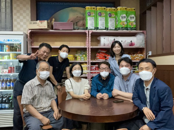 전북의소리 독자참여편집위원들은 "지역 언론으로서 사명감을 갖고 더욱 정진해 줄 것“을 당부하며 ”더 많은 독자 확보와 더 많은 뉴스 공유를 위해 앞으로도 적극적인 관심과 참여로 일조하겠다“고 밝혔다. 