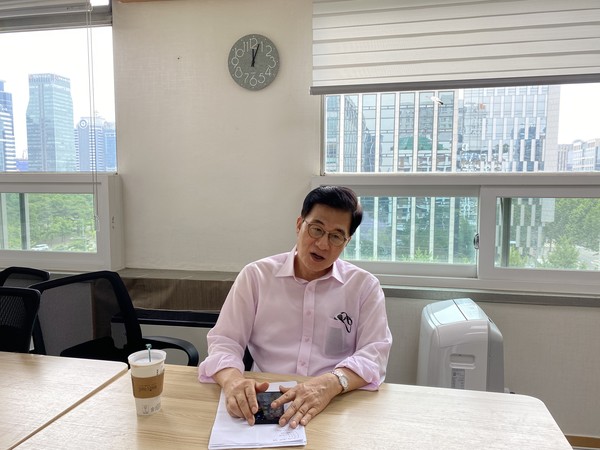 "윤석열 대통령이 인사 문제를 그렇게 심각하게 생각하는 것 같지 않다”고 지적하는 신경민 전 의원.