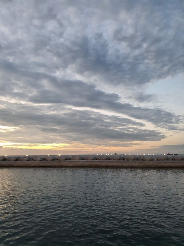 제주시 탑동 해안도로에서 다시 만난 저녁 노을.