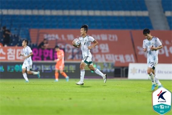 전북 현대는 한교원이 경기 종료 직전 만회골을 터트려 영패를 면했다.