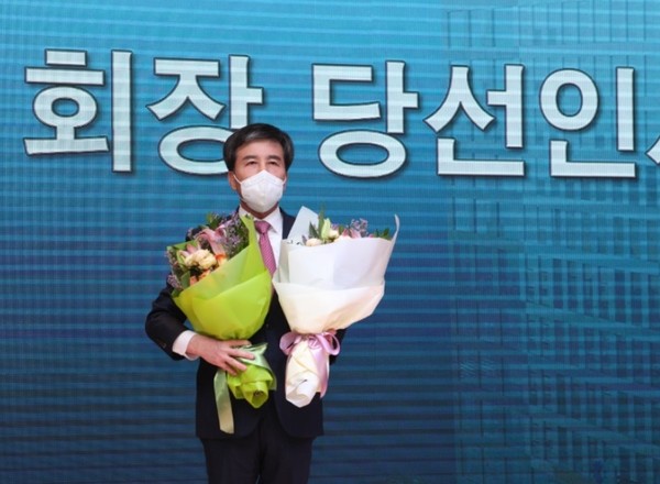 지난해 2월 전주상공회의소 회장 선거에서 어렵게 당선된 윤방섭 회장(사진=전주상공회의소 제공)