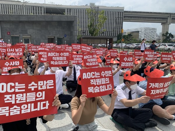 지난달 25일 세종시 국토부 청사 앞에서 이스타항공 근로자들이 AOC 발급을 촉구하는 집회를 열었다.(사진=이스타항공근로자대표단 제공)