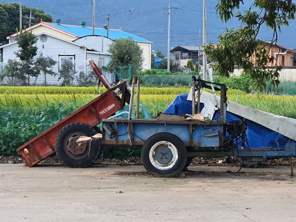 농촌의 상징이 된 경운기.