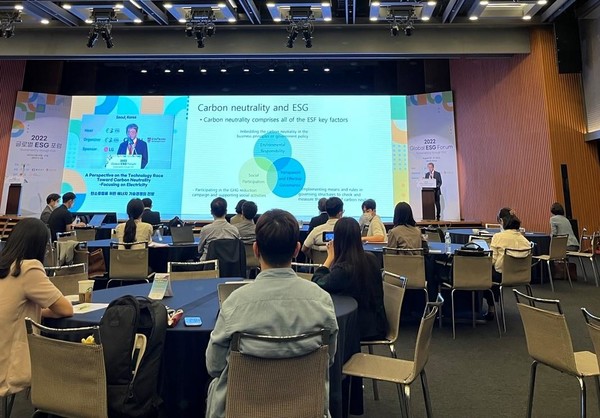 이날 포럼에서 유엔지속가능발전센터 박춘규 원장은 "SDG를 준수하는지 여부에 대한 계획은 이제 그만, 제발 실행으로 보여달라"고 강조하였습니다.