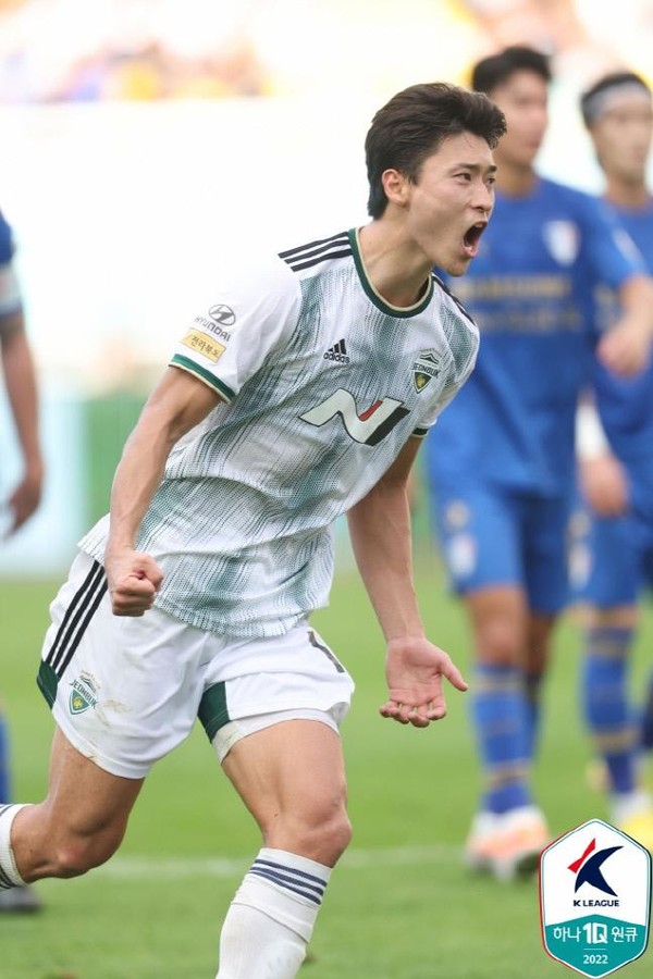 동점골을 넣고 포효하는 조규성(사진=한국프로축구연맹 제공)