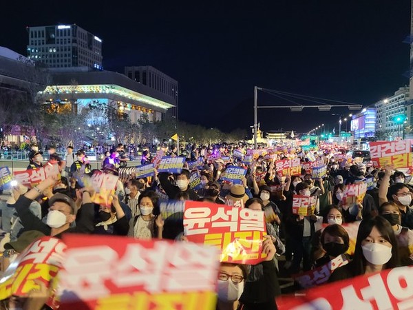 24일 서울 광화문에서 열린 '김건희 특검-윤석열 퇴진' 7차 집회 모습.(사진=인터넷언론인연대 제공/출처:신문고뉴스)