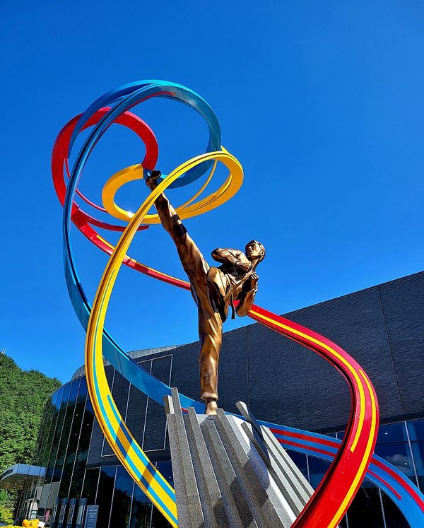 태권도원 상징 조형물 '태권도의 꽃'(사진=태권도진흥재단 제공)