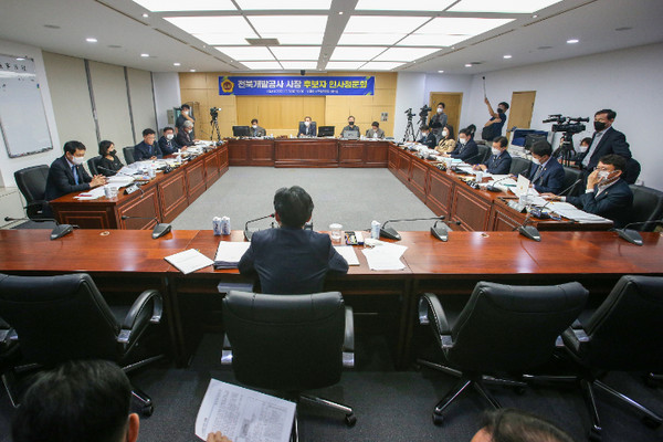 전북도의회는 31일 서경석 전북개발공사 사장 후보자에 대한 인사청문회를 실시했으나 중도에 무산되는 파행을 겪었다.(사진=전북도의회 제공)