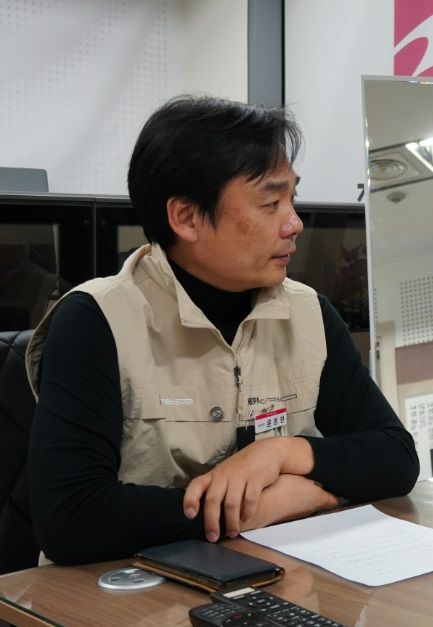  "대한민국 보수세력이 민영화에 대한 환상을 가지고 있는 것 같다"고 말하는 윤창현 위원장.