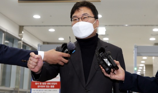 재판을 받기 위해 법원에 출두한 이상직 전 의원.