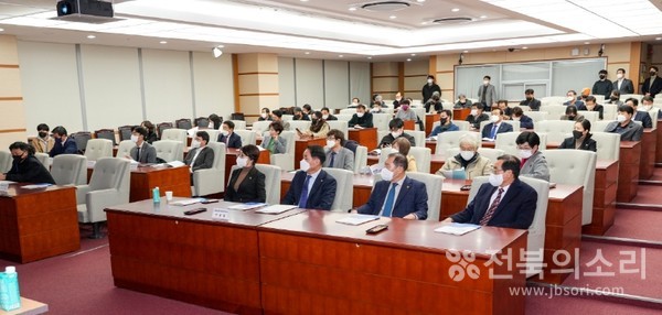 세미나에 참석한 사람들