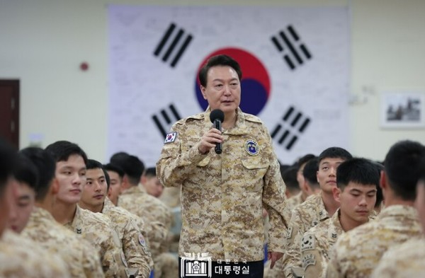 윤석열 대통령이 지난 15일 UAE 아크부대에 방문해 장병들에게 격려사를 하고 있다.(사진=대통령실 제공)