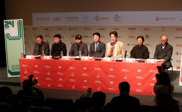 전주국제영화제조직위원회는 30일 전주디지털독립영화관에서 상영작 발표 기자회견을 열고 개·폐막작과 전체 상영작 등을 공개했다.(사진=전주국제영화제 제공)