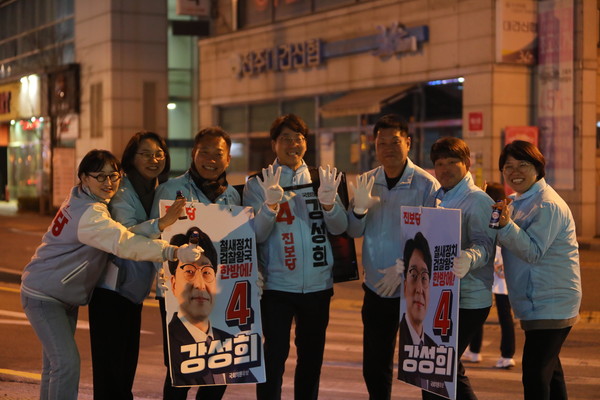 강성희 당선인과 선거운동원들.(사진=강성희 후보 선대위 제공) 