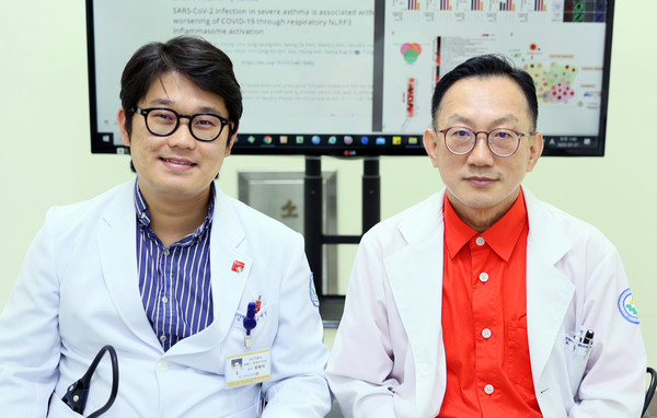 전북대 인수공통전염병연구소 정재석 교수(왼쪽)와  의과대학 호흡기내과 이용철 교수(오른쪽)