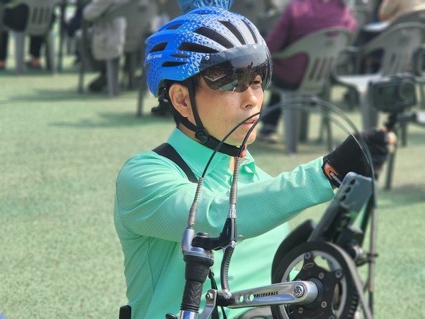 산업재해근로자인 신윤식 씨는 휠체어사이클 취급점을 운영하고 있다. 이번 종단 기간에 장비를 담당하게 된다.(사진=서치식)