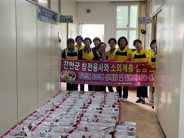 최주연 센터장은 "진안군 자원봉사자 천사(1004)님들과 함께해서 행복했다“고 말한다.(사진=최주연 페이스북 제공)