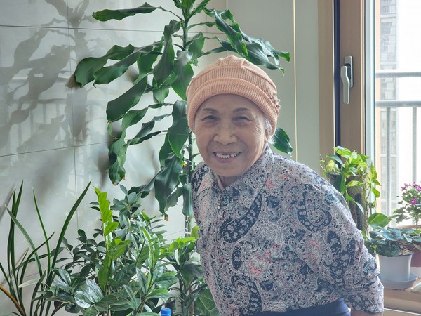 신실하고 믿음직한 아들을 길러낸 인자하기 이를데 없는 미소를 지닌 권성환 씨 어머니 강복례(88, 전주시 송천동) 씨는 ''손으로 국토 종단''의 성공을 기도로 응원한고있다고 했다.