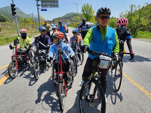 더운 날씨;와 지친 체력을 감안해 종단 후반부 중 하루는 짧은 거리를 배정했다. 전남 장성에서 늦은 점심 후 쉼과 여유의 시간을 갖고 다시 질주하는 종단팀.