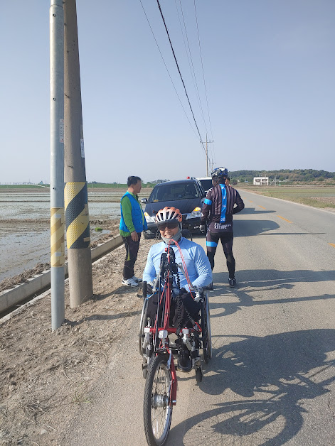 쉼없이 질주하던 성환 씨를 뒤따르던 대장님이 강제해서야 그의 무한질주를 멈추고 휴식을 취하게 했다.