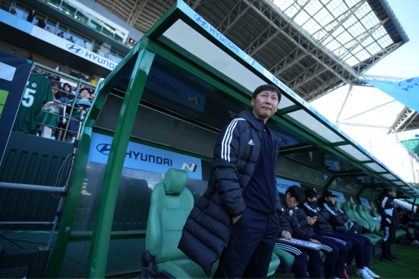 잇단 실적 부진에 대한 책임을 지고 4일 사임한 김상식 전북 현대 감독(사진=전북 현대 모터스 제공)
