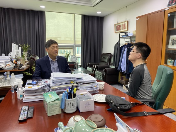 지난 3일 국회의원회관 사무실에서 김홍걸 의원과 인터뷰를 실시했다.