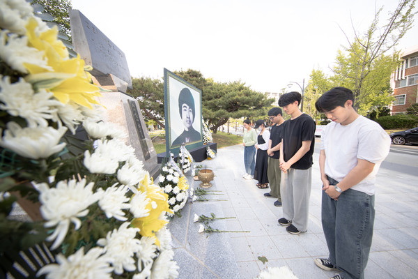 올해로 43주년을 맞은 이세종 열사 추모식이 17일 전북대에서 열렸다.(사진=전북대 제공)