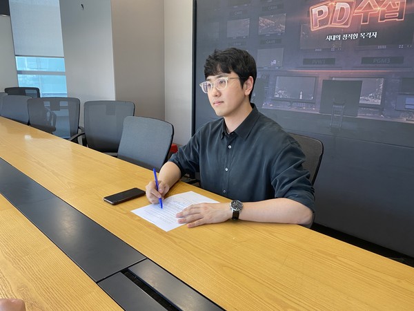 "장남 전재국 씨에 대한 비리 부분도 취재했는데 내용이 넘쳐서 그에 대한 취재 부분이 빠졌다"고 말하는 박종은 PD.