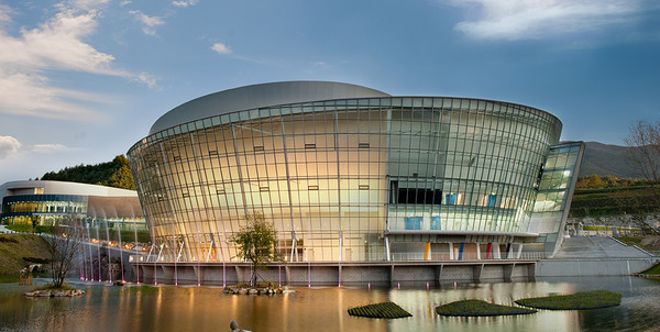 무주 태권도원 경기장 건물 외부 전경(사진=태권도원 제공)