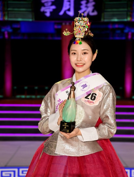 제93회  전국춘향선발대회에서 김주희 양이 '미스 춘향 진'을 차지했다.(사진=남원시 제공) 