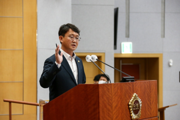 6월 13일 자치행정국 소관 결산심의위원회 회의 중 김성수 전북도의원이 '전주시 백제대로 자전거도로 개설'과 관련한 자치경찰위원회의 입장에 관해 질의하였다.