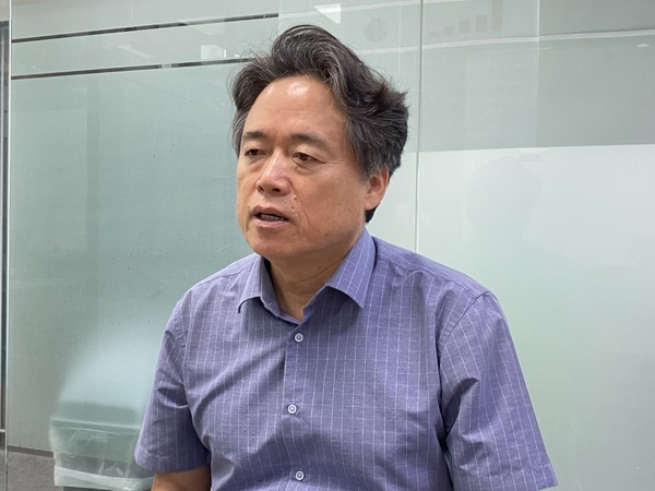  "윤 대통령이 이동관 씨를 장관급 대외협력특보로 기용하고, 독립성이 요구되는 방송통신위원장으로 지명한다는 건 정말 맞지 않다"고 말하는 최승호 뉴스타파 PD.