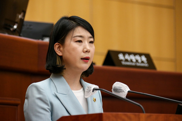 "기업하기 좋은 연구 모임을 만들어서 활동했던 내용들과 자립 준비 청년 지원, 행정사무감사에서 지적한 부분들에서 성과가 있었다"고 지난 1년을 평가하는 서난이 전북도의원.(사진=서난이 제공)