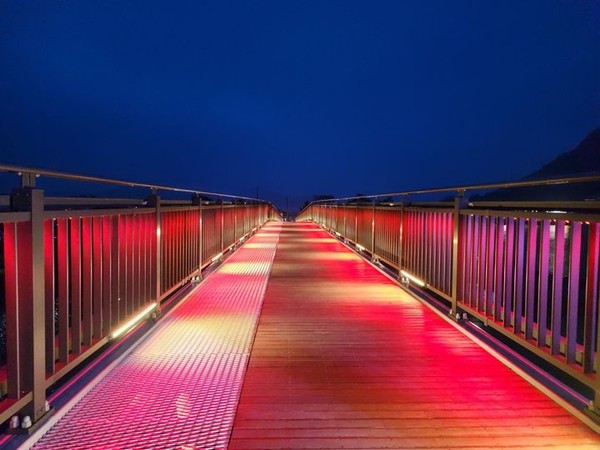 고군산군도 장자교 스카이워크 야간 조명.(사진=군산시 제공)