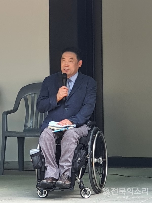 한승길 (사)전라북도척수장애인협회장이 인사말을 하고 있다.
