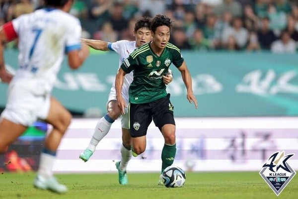 전북의 8번 백승호(사진=한국프로축구연맹 제공)