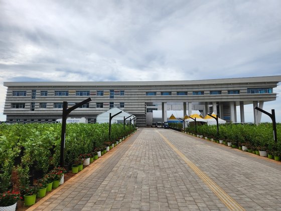 '2023 제25회 새만금 세계스카우트잼버리' 대회장 내 글로벌청소년리더센터.(사진=전북도 제공)