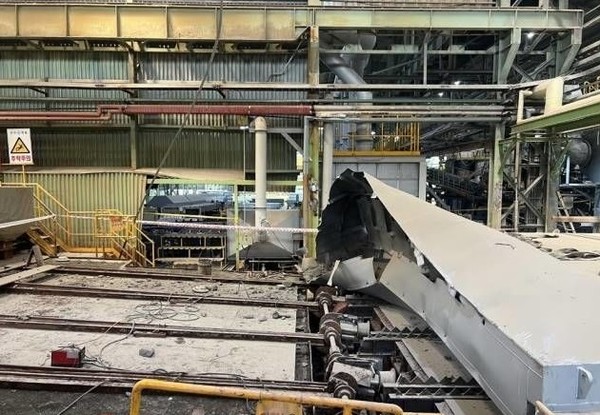 16일 오후 1시 15분께 군산시 오식도동 세아공장에서 폭발 사고가 발생해 노동자 1명이 숨졌다.(사진=전북소방본부 제공)