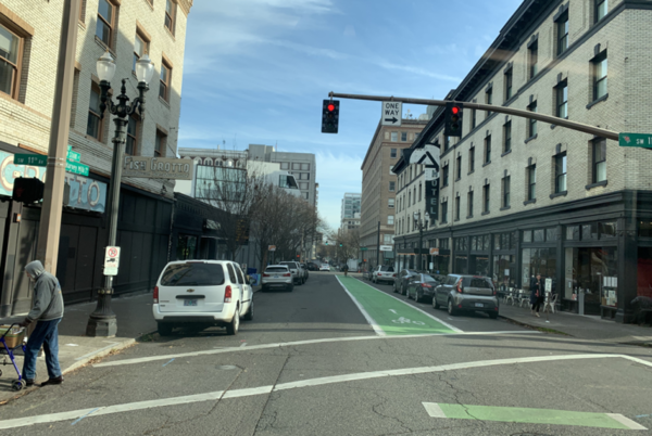 포틀랜드는 1970년대부터 심각했던 환경문제를 해결하기 위해 대중교통과 자전거를 도시의 활력을 찾아줄 미래로 여기며 꾸준하게 노력하고 있는 대표적인 자전거 도시다. 특히 2010년 이후 2030년까지 20년에 걸쳐 많은 예산을 투입하여 자전거 도로 네트워크를 구축하고 있는 중이다.(사진 제공 : 장우연 연구원)