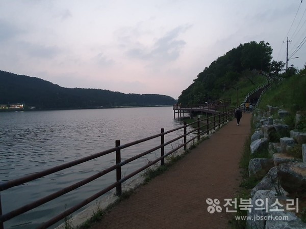 전주 아중저수지 산책로(사진=이화구 제공)