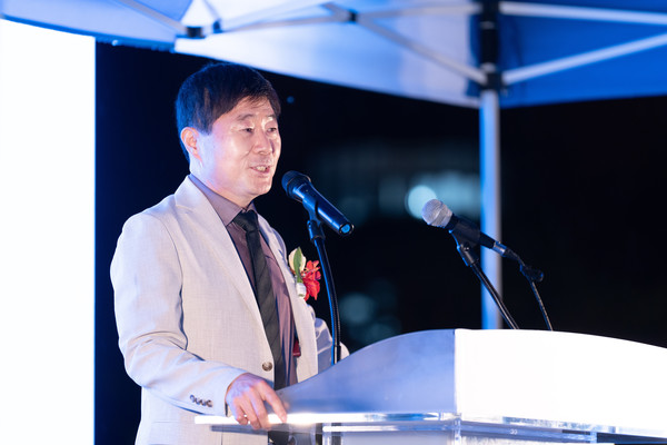 전북대학교 총동창회가 13일 오후 6시 전북대 건지광장 문회루에서 제40대 최병선 회장 취임식과 제40대 집행부 출범식을 갖고 본격적인 활동에 돌입했다.(사진=전북대 제공)