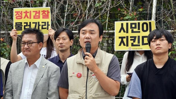 14일 언론현업시민단체 공동 기자회견에서 윤창현 언론노조위원장이 발언하고 있다.(사진=언론노조 제공)