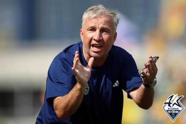 단 페트레스쿠 전북 현대 감독(사진=한국프로축구연맹 제공)