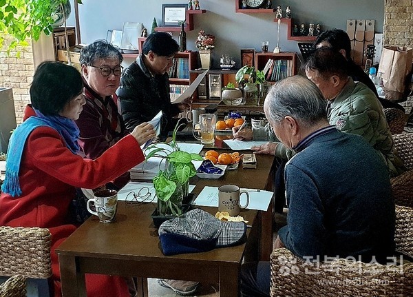 '전북의소리' 주최 '제1회 올해의 정의로운 전북인상 및 특별상' 심사가 9일 오전 11시 '전북의소리' 회의실에서 열렸다.