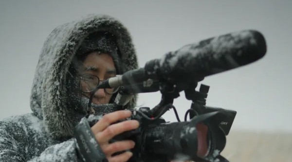 황윤 감독(사진=다큐멘터리 영화 '수라' 스틸 컷)