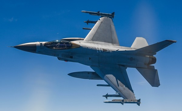 F-16 전투기 비행 훈련 모습.(사진=공군 홈페이지 캡처, 이 사진은 기사 내용과 관련이 없음)