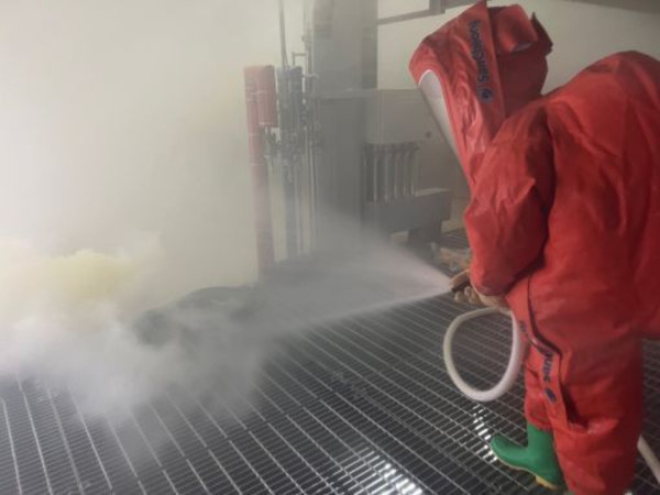 5월 18일 오후 군산시 오식도동 새만금 산단 배터리 전해질 제조공장에서 염소가스 누출 사고가 발생했다.(사진=군산소방서 제공)