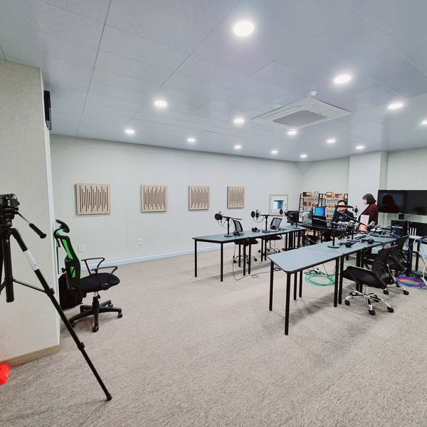 전주공동체라디오 내부 모습.(사진=손주화 전북민언련 사무처장 제공)