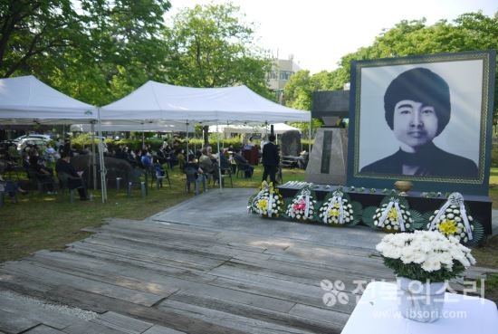 전북대학교 내에 위치한 '이세종 열사 광장' 모습.